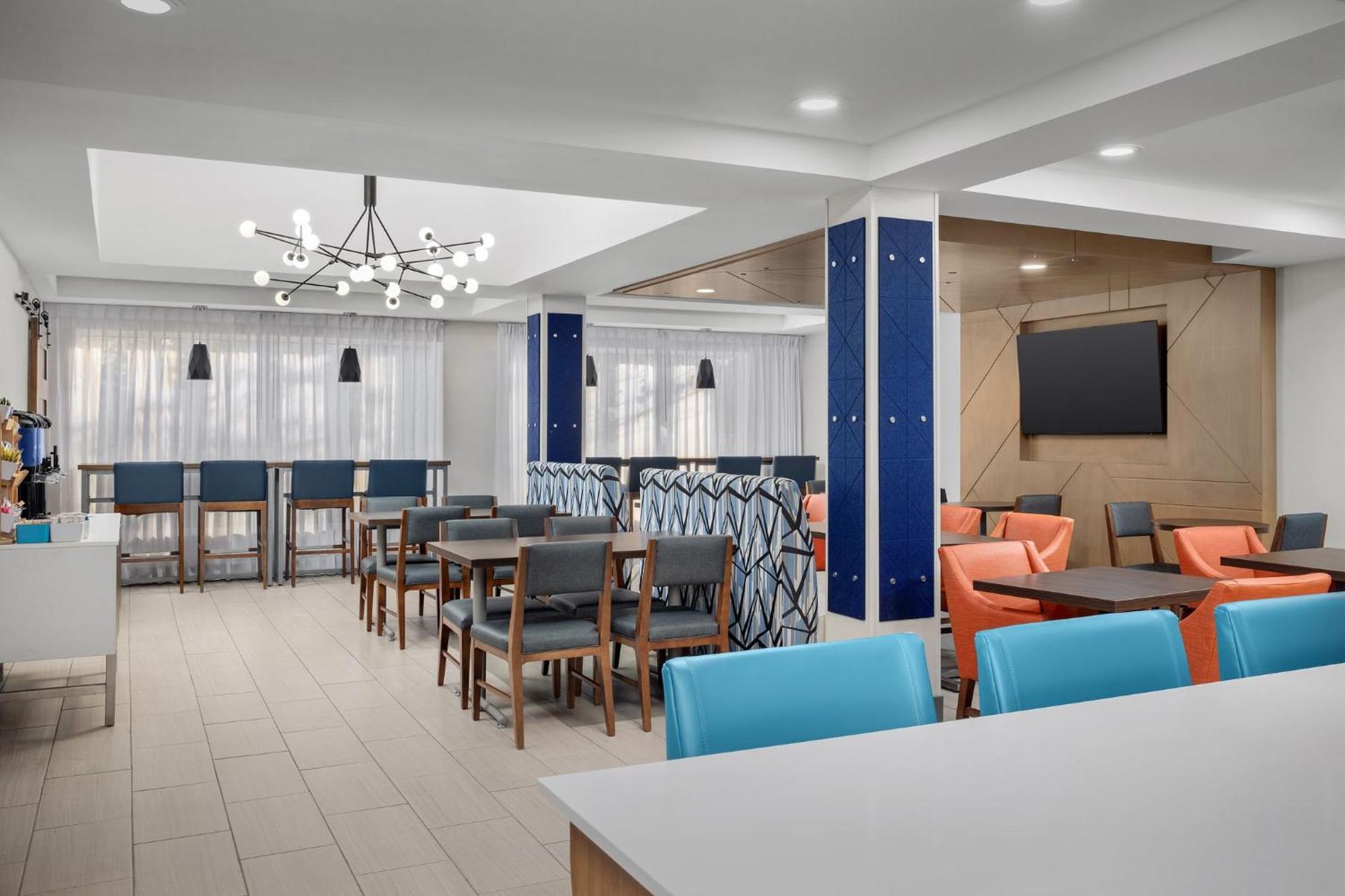 Holiday Inn Express Hotel & Suites Greensboro - Airport Area By Ihg Exterior foto