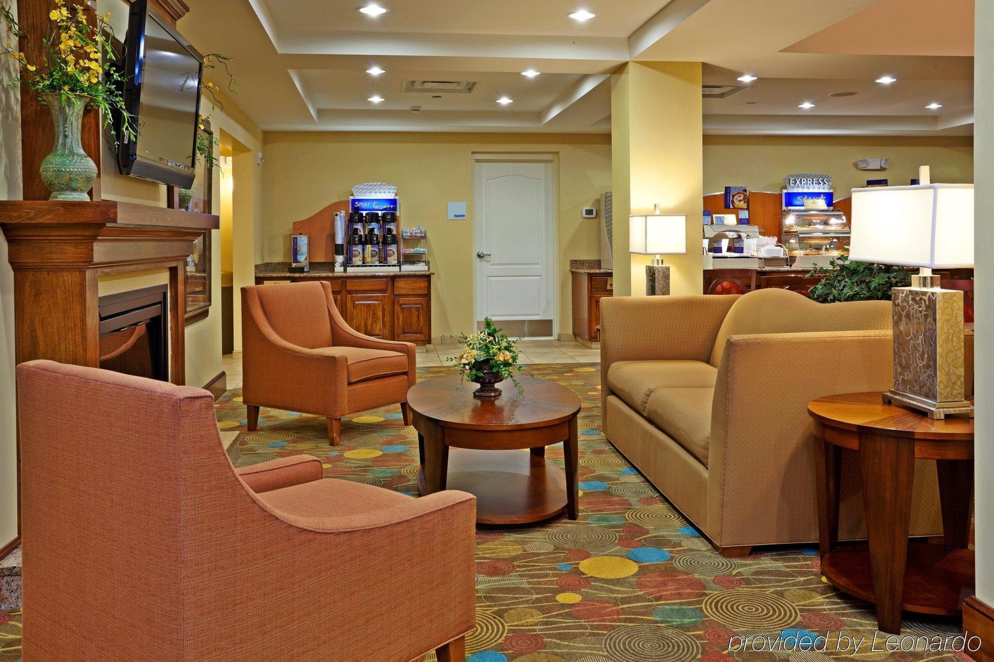 Holiday Inn Express Hotel & Suites Greensboro - Airport Area By Ihg Exterior foto